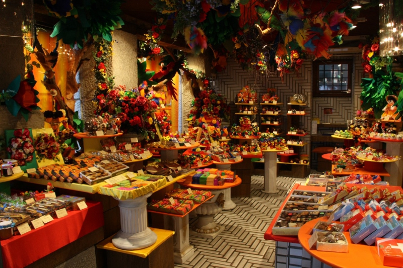 vente-SOLLIES PONT-min_candy_store_chocolate_shop_chocolate_switzerland-393515