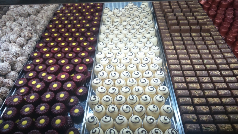 vente-SOLLIES PONT-min_chocolates_milk_chocolate_white_chocolate_truffles_candy_food_treat_cacao-1213769